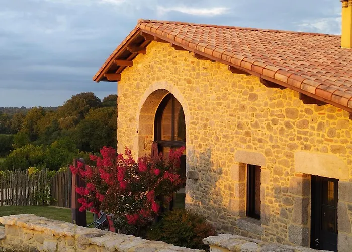 Le Bouton D'or 3 Etoiles 8 Kms Puydufou Chambretaud